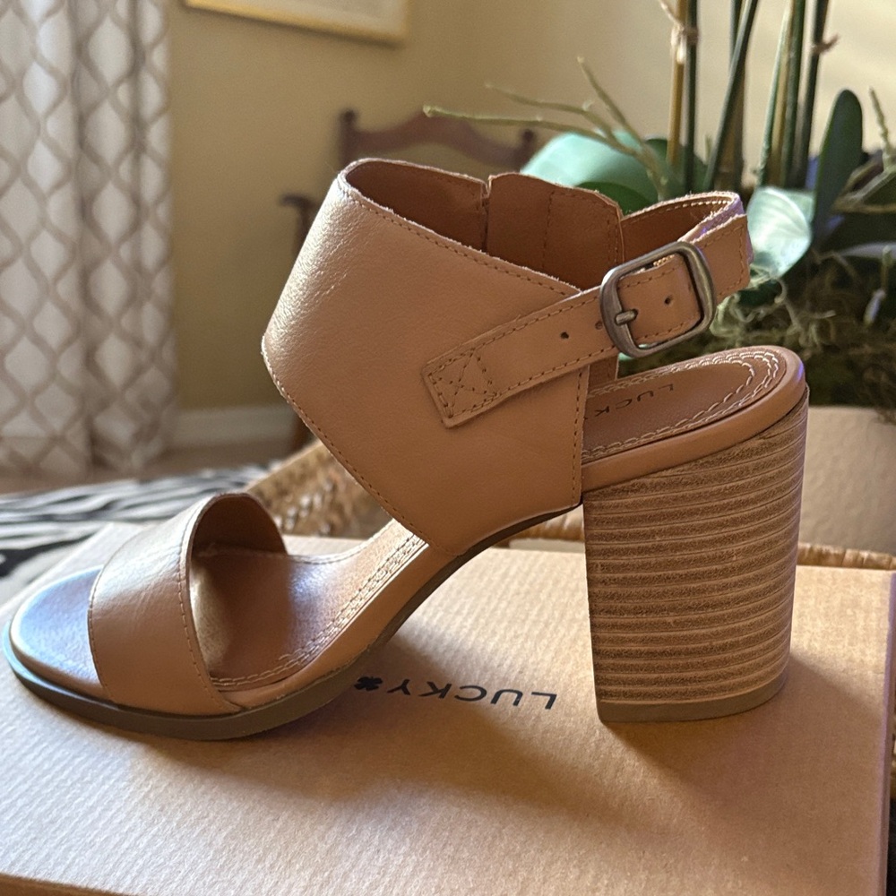 Lucky Brand Beige Block Heel Sandals, NIB